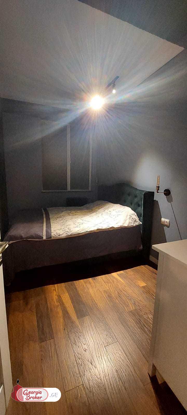 продается квартира с новым ремонтом 3-комнаты