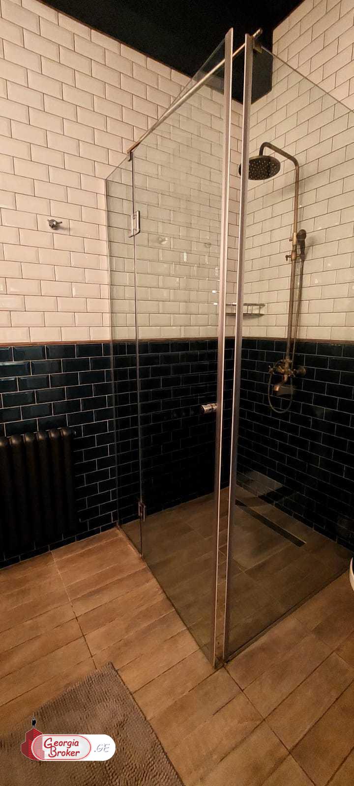 продается квартира с новым ремонтом 3-комнаты