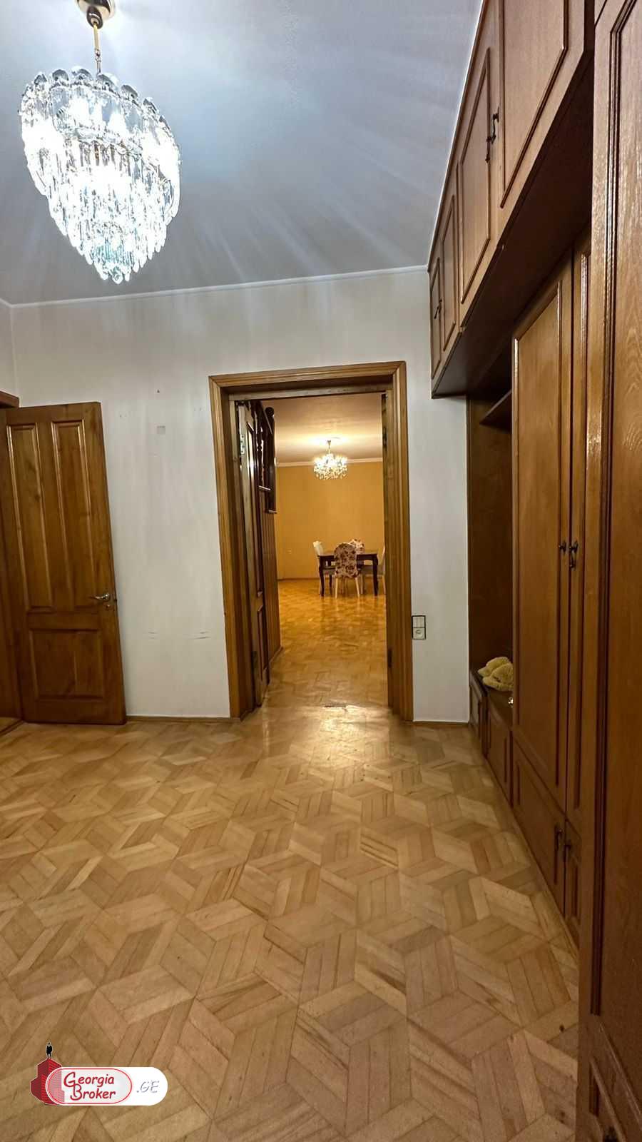 в аренду офис с новым ремонтом 7-комнат