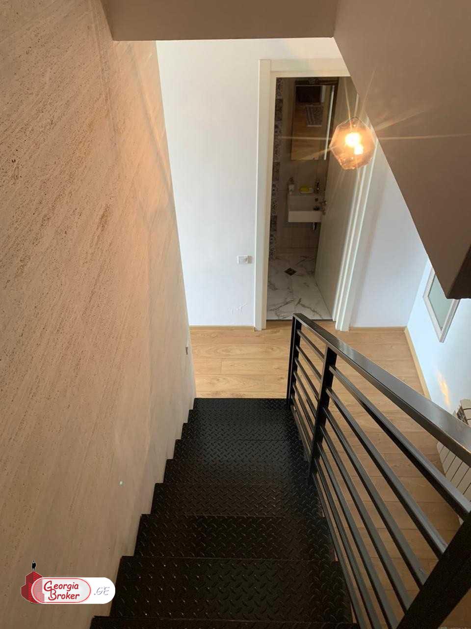 იყიდება ახალი გარემონტებული 4 ოთახიანი ბინა  ვაკის პარკთან