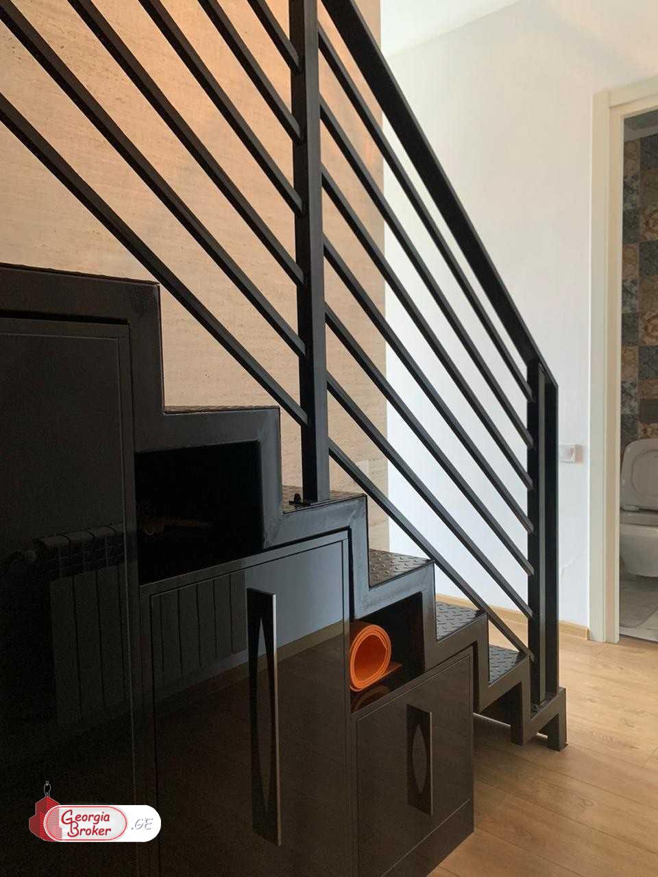 იყიდება ახალი გარემონტებული 4 ოთახიანი ბინა  ვაკის პარკთან