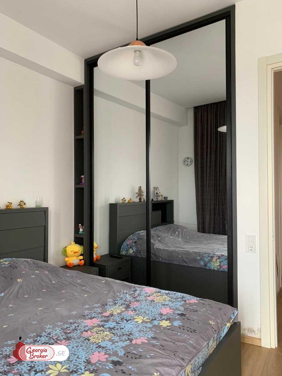იყიდება ახალი გარემონტებული 4 ოთახიანი ბინა  ვაკის პარკთან