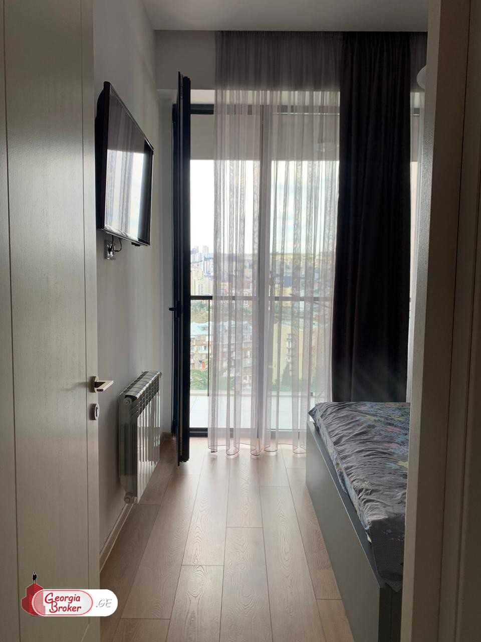 იყიდება ახალი გარემონტებული 4 ოთახიანი ბინა  ვაკის პარკთან