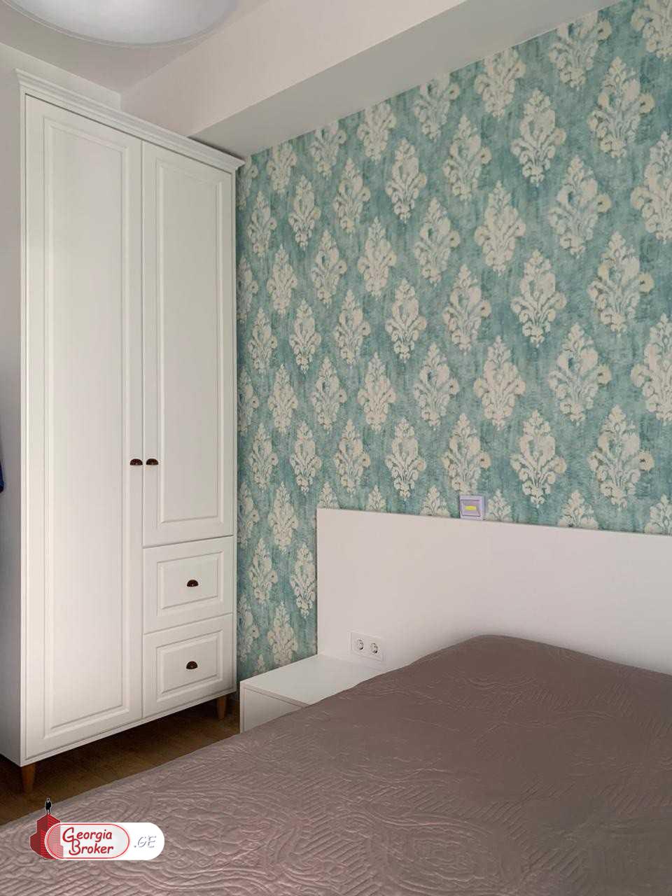 იყიდება ახალი გარემონტებული 4 ოთახიანი ბინა  ვაკის პარკთან