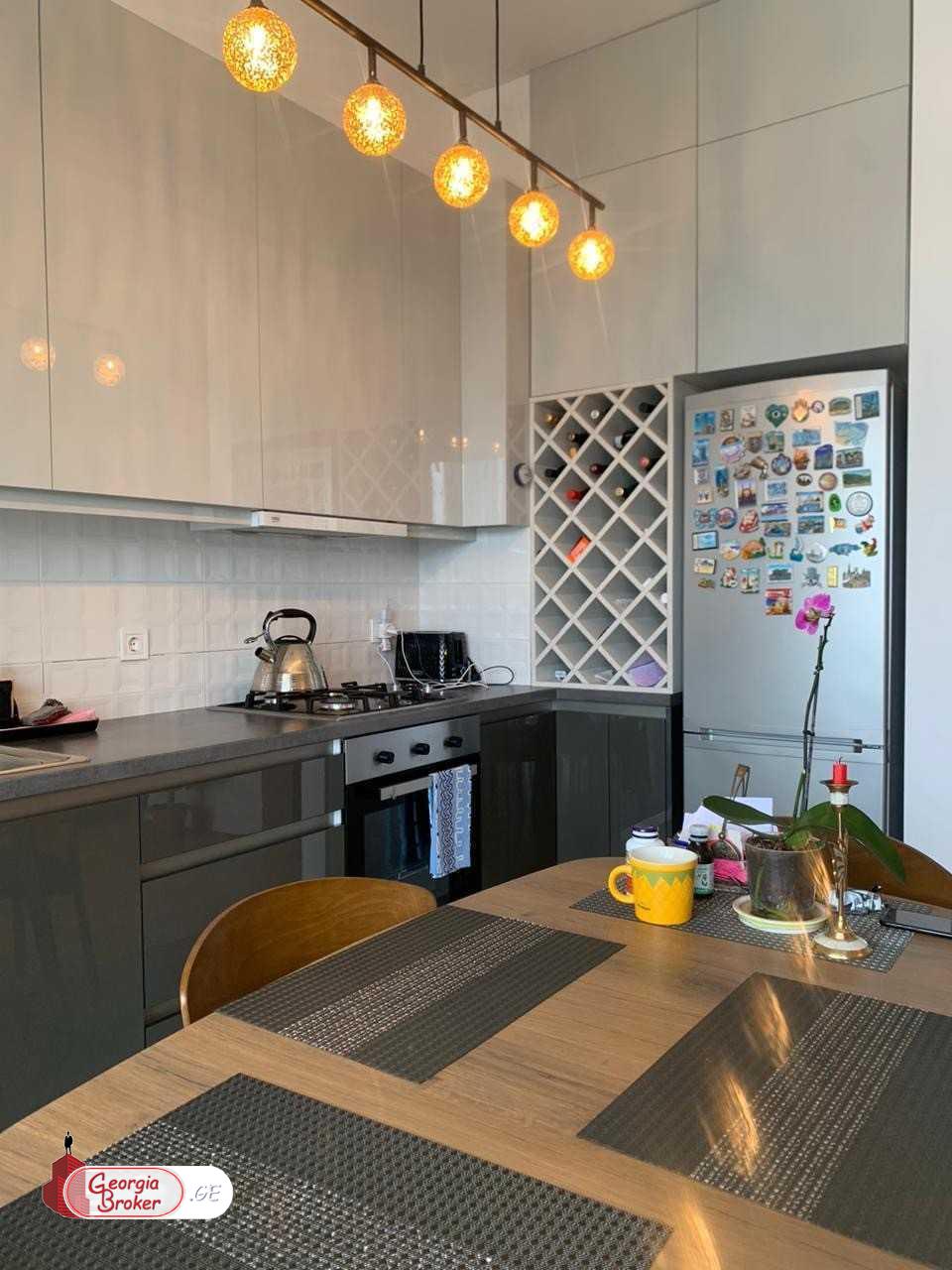 იყიდება ახალი გარემონტებული 4 ოთახიანი ბინა  ვაკის პარკთან