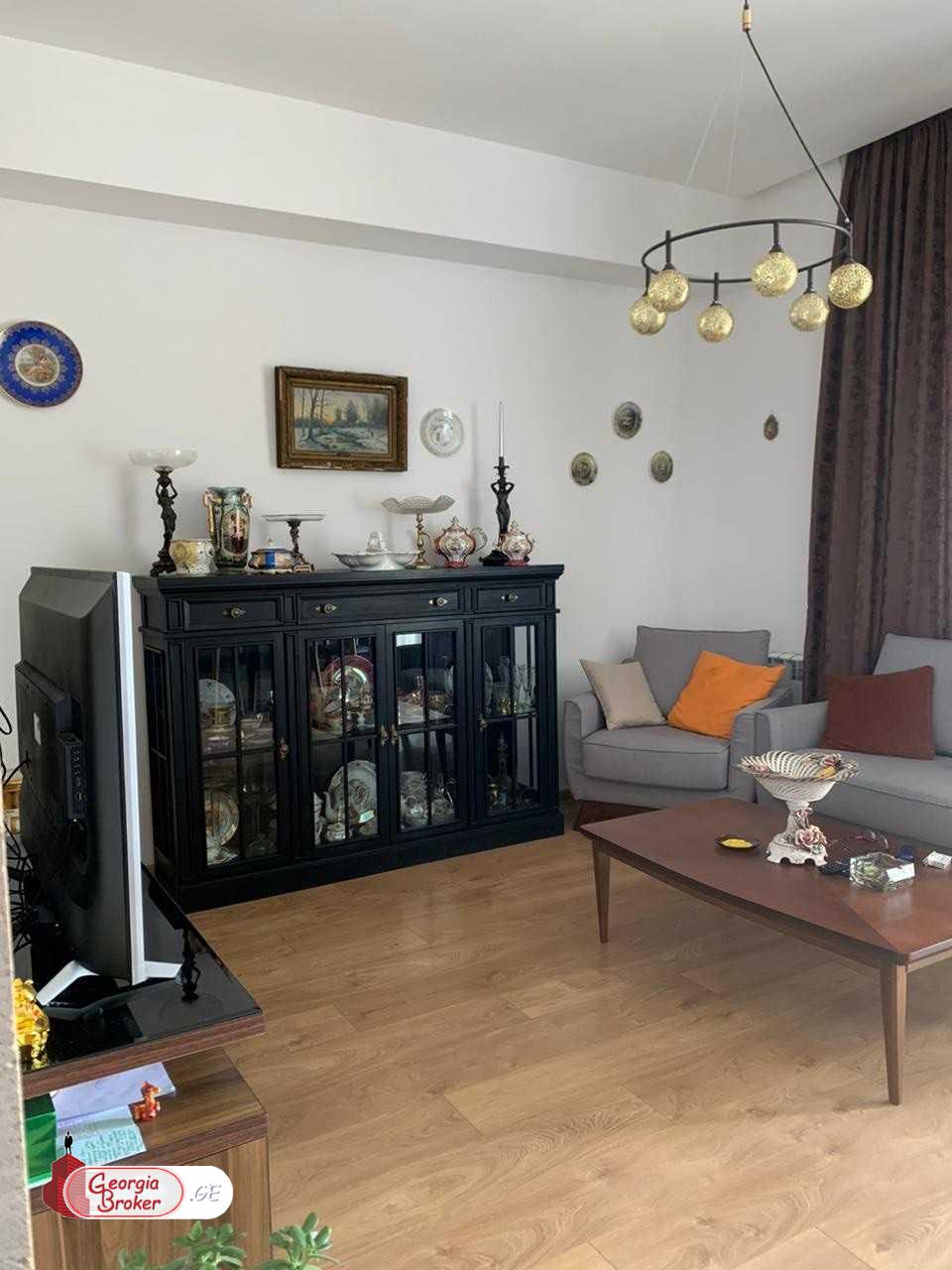 იყიდება ახალი გარემონტებული 4 ოთახიანი ბინა  ვაკის პარკთან