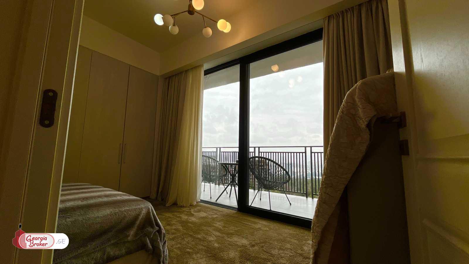 იყიდება ახალი გარემონტებული 3 ოთახიანი ბინა ვაკეში