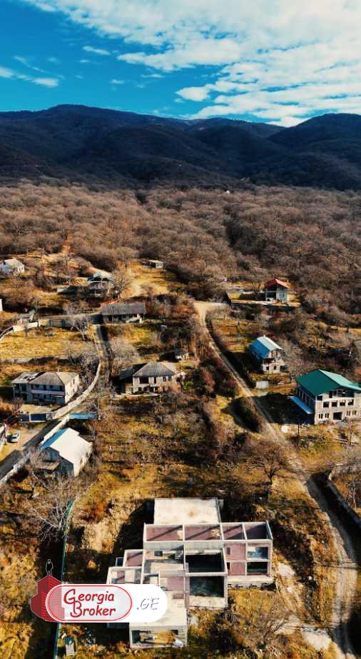 იყიდება ახალი აშენებული 9 ოთახიანი სახლი ბულაჩაურში