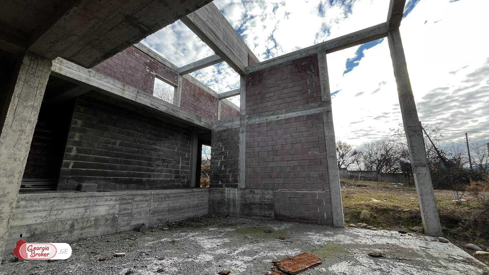 იყიდება ახალი აშენებული 9 ოთახიანი სახლი ბულაჩაურში