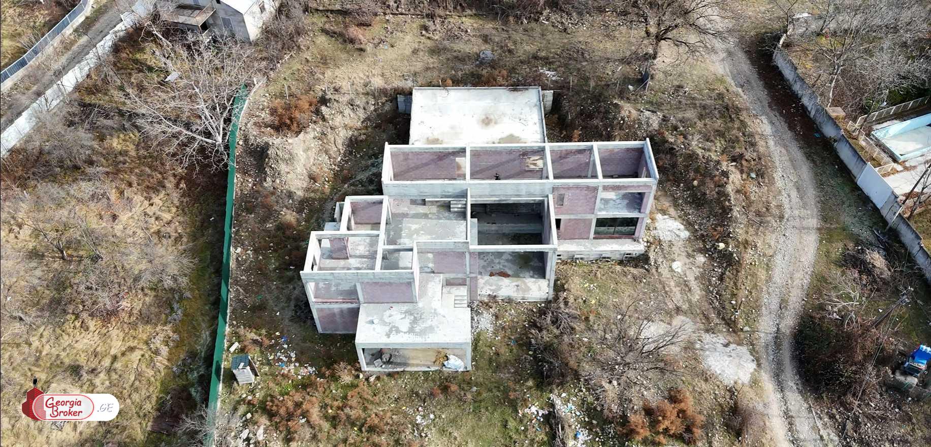 იყიდება ახალი აშენებული 9 ოთახიანი სახლი ბულაჩაურში