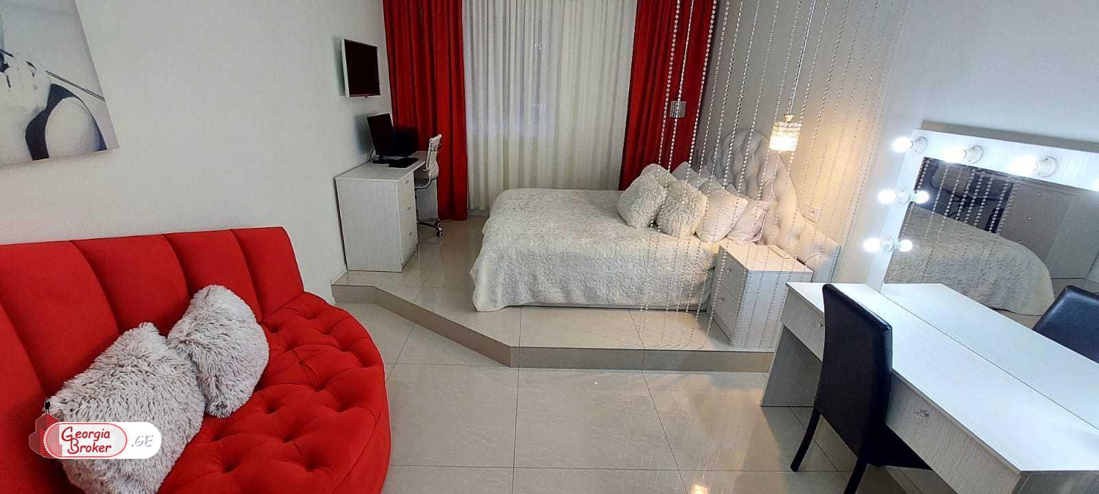 იყიდება ახალი გარემონტებული 4 ოთახიანი ბინა ვაკეში