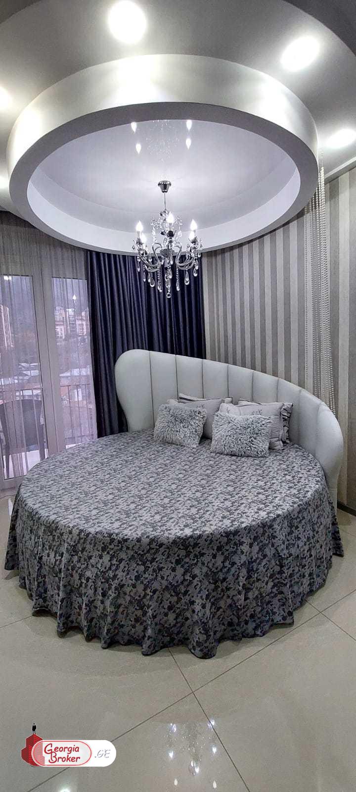 იყიდება ახალი გარემონტებული 4 ოთახიანი ბინა ვაკეში