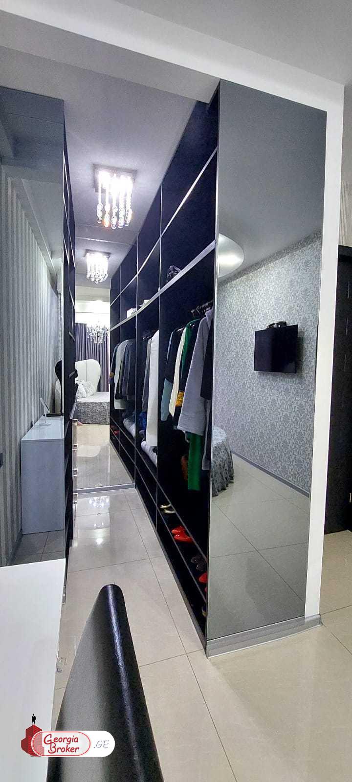 იყიდება ახალი გარემონტებული 4 ოთახიანი ბინა ვაკეში