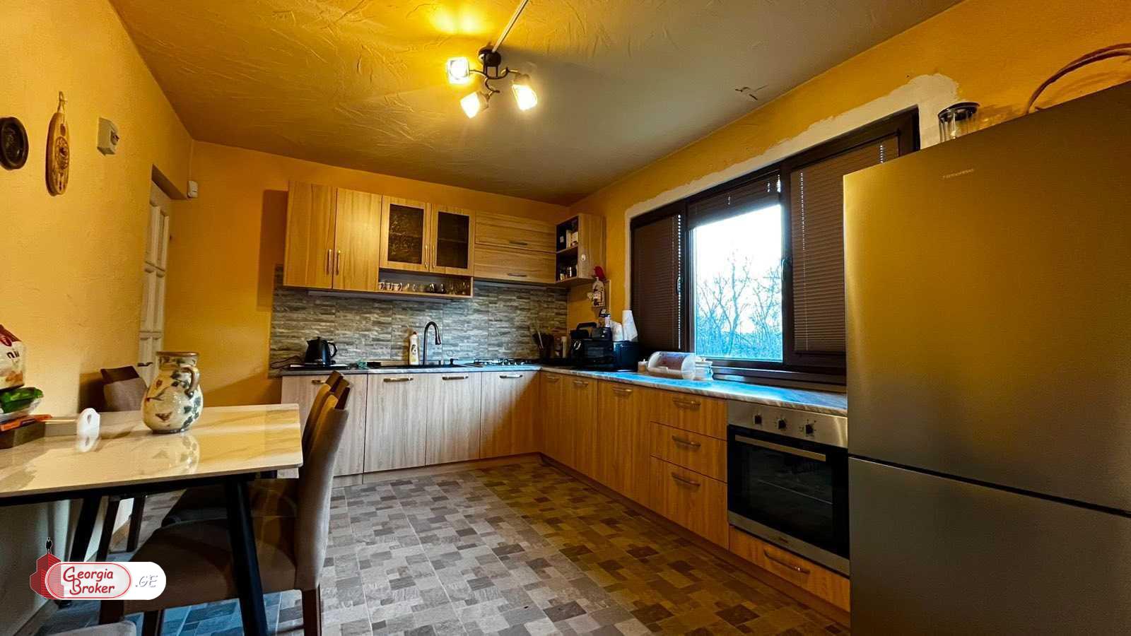 продается дом с новым ремонтом 7-комнат