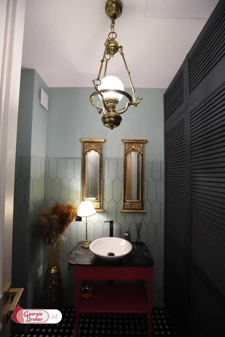 ქირავდება ახალი გარემონტებული 5 ოთახიანი ბინა  ვაკეში