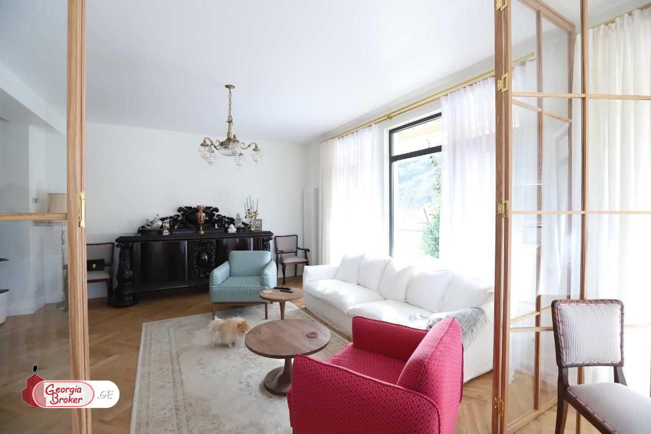 ქირავდება ახალი გარემონტებული 5 ოთახიანი ბინა  ვაკეში