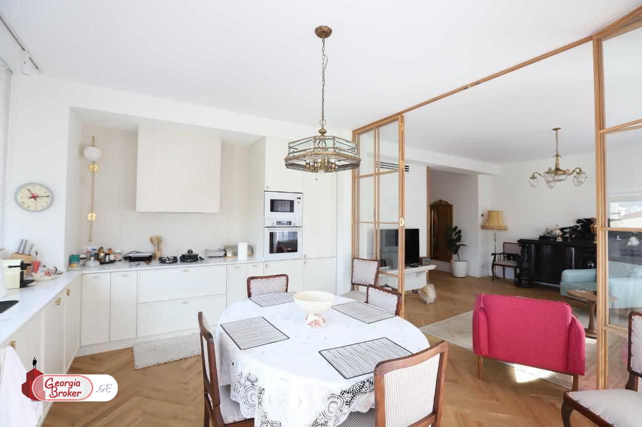 ქირავდება ახალი გარემონტებული 5 ოთახიანი ბინა  ვაკეში