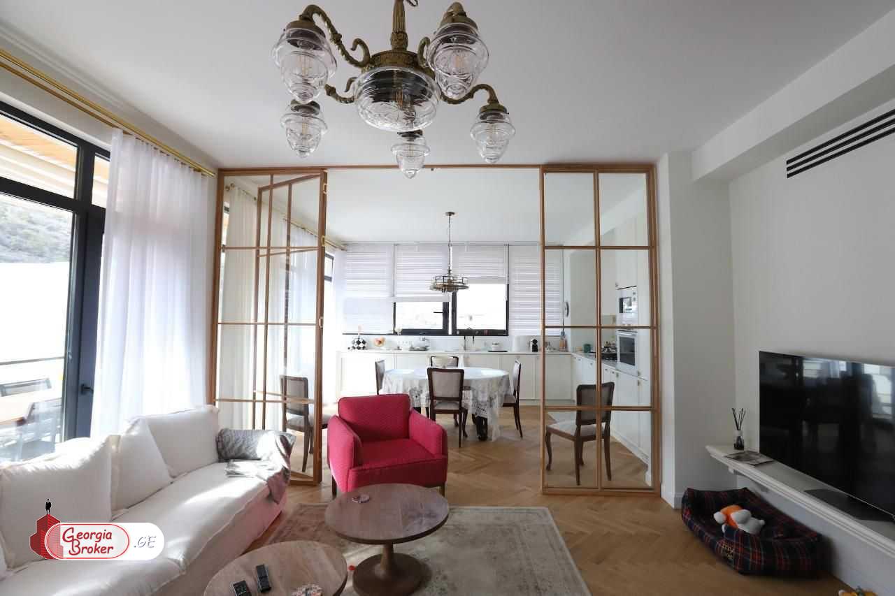 ქირავდება ახალი გარემონტებული 5 ოთახიანი ბინა  ვაკეში