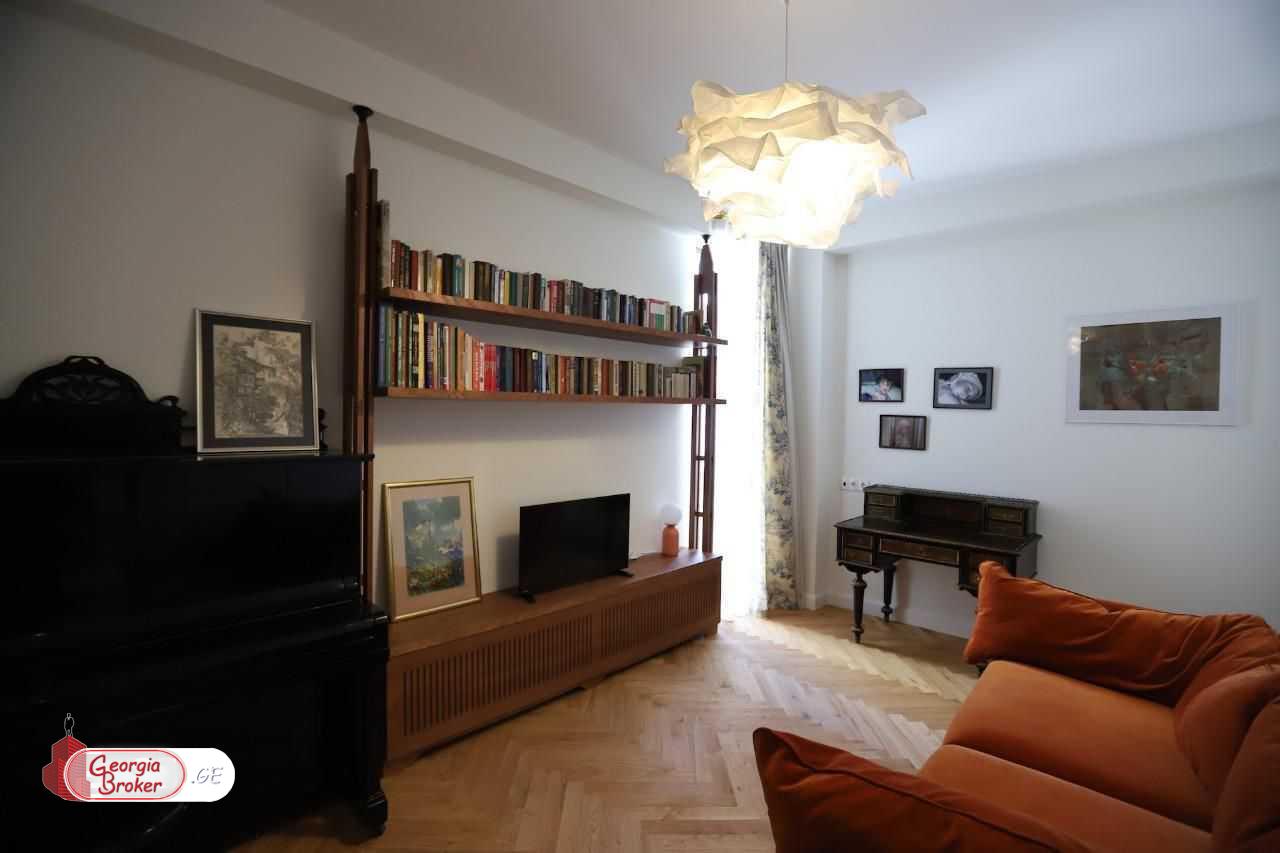 ქირავდება ახალი გარემონტებული 5 ოთახიანი ბინა  ვაკეში