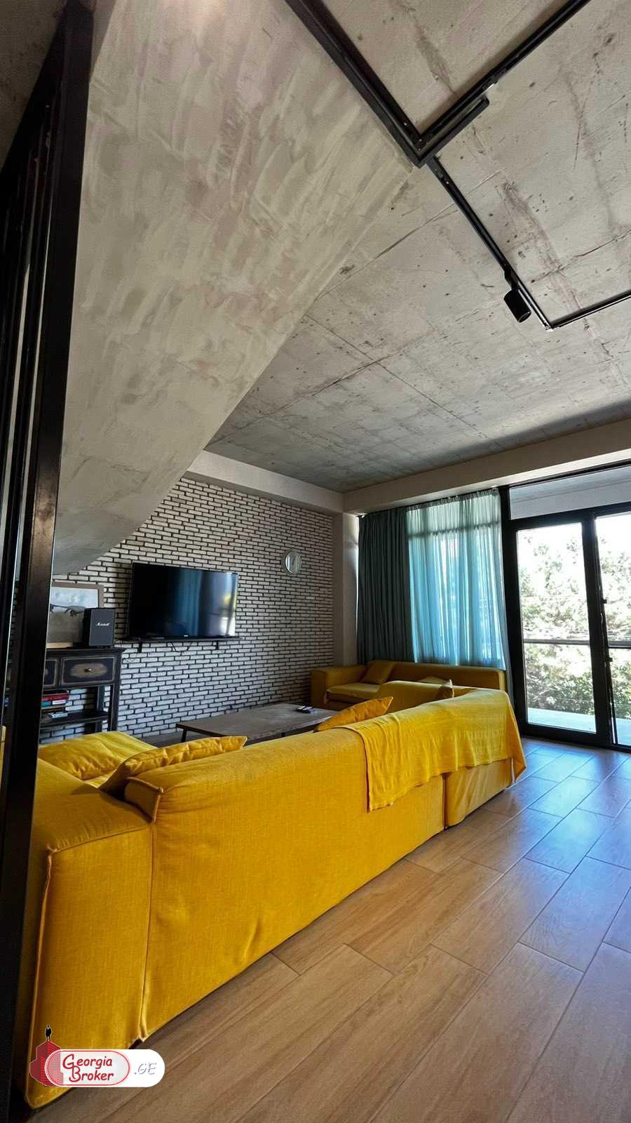 nearly repaired 7-room house for sale