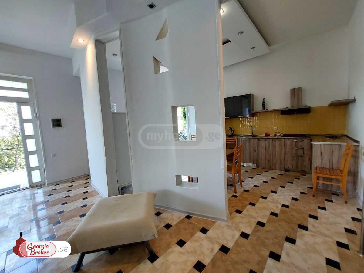 nearly repaired 7-room house for rent