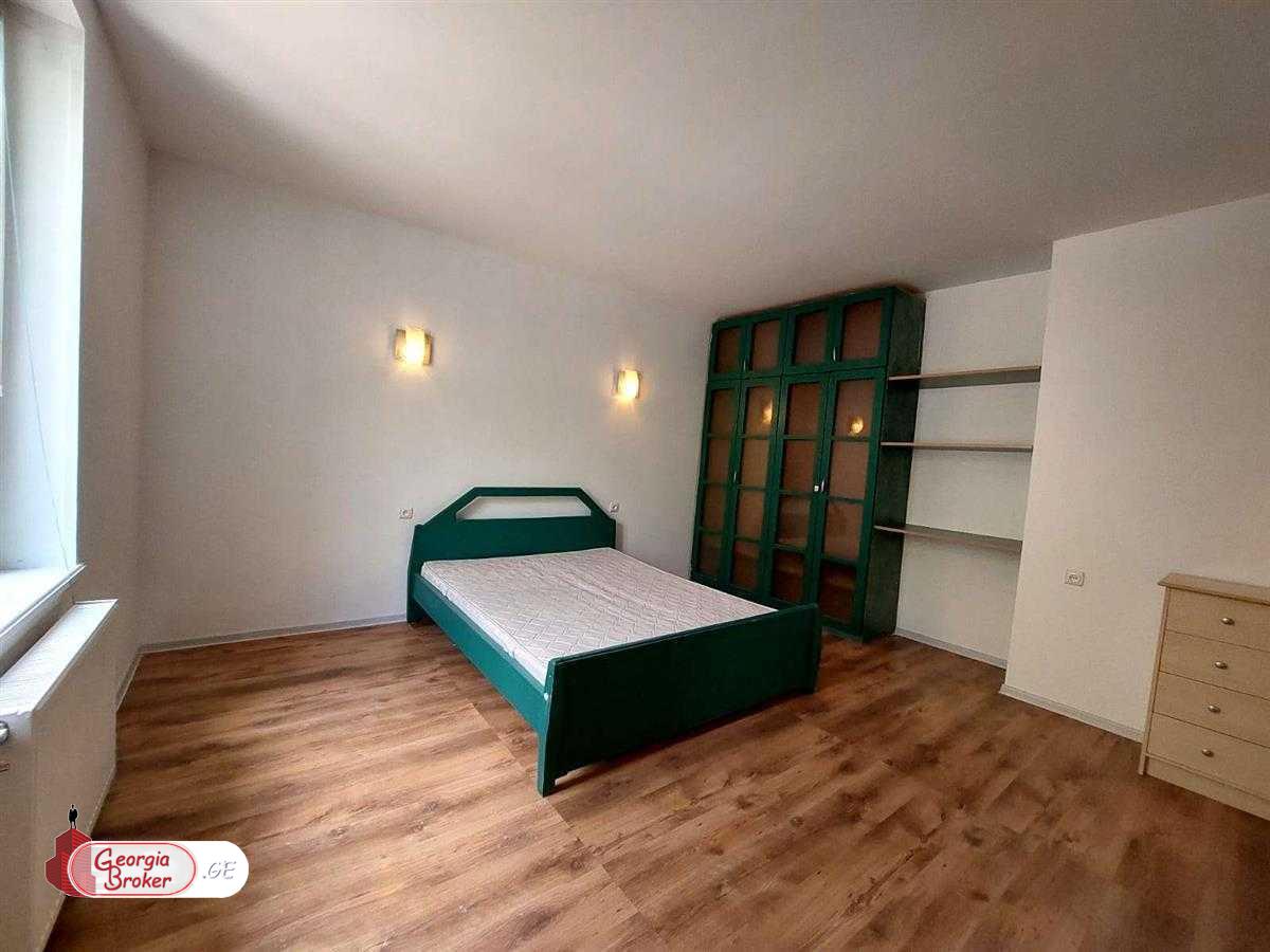 nearly repaired 7-room house for rent