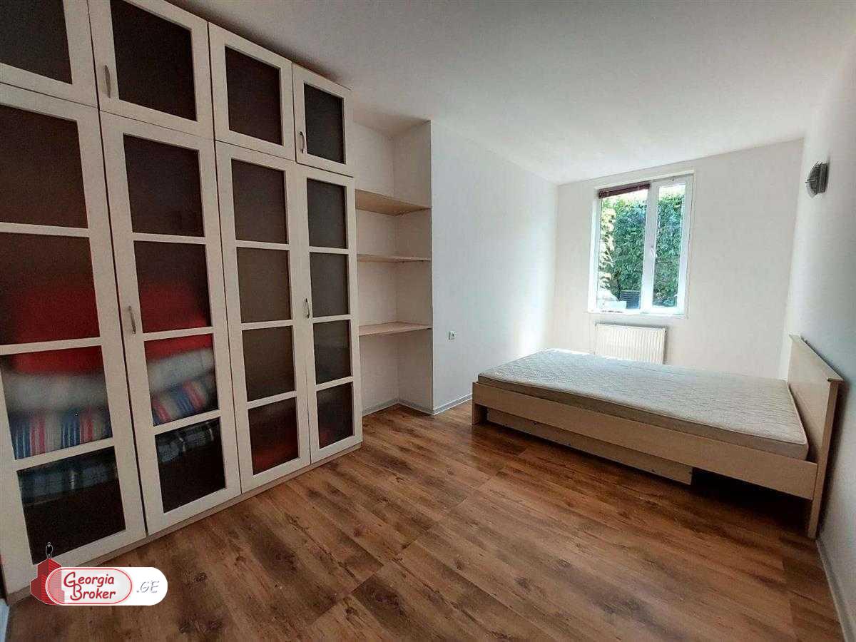 nearly repaired 7-room house for rent