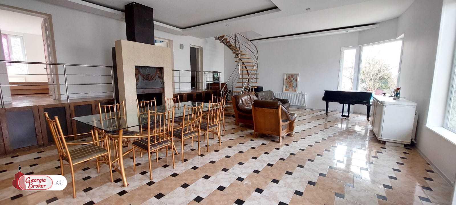 nearly repaired 7-room house for rent