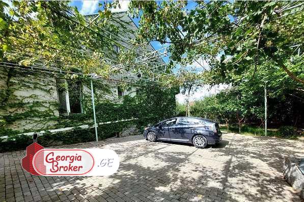 nearly repaired 7-room house for rent