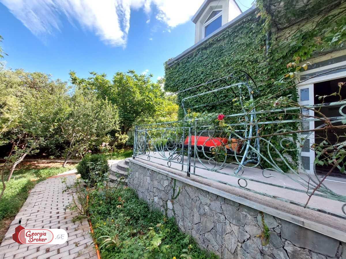 nearly repaired 7-room house for rent