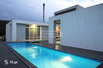 ქირავდება ახალი გარემონტებული 8 ოთახიანი აგარაკი წავკისში