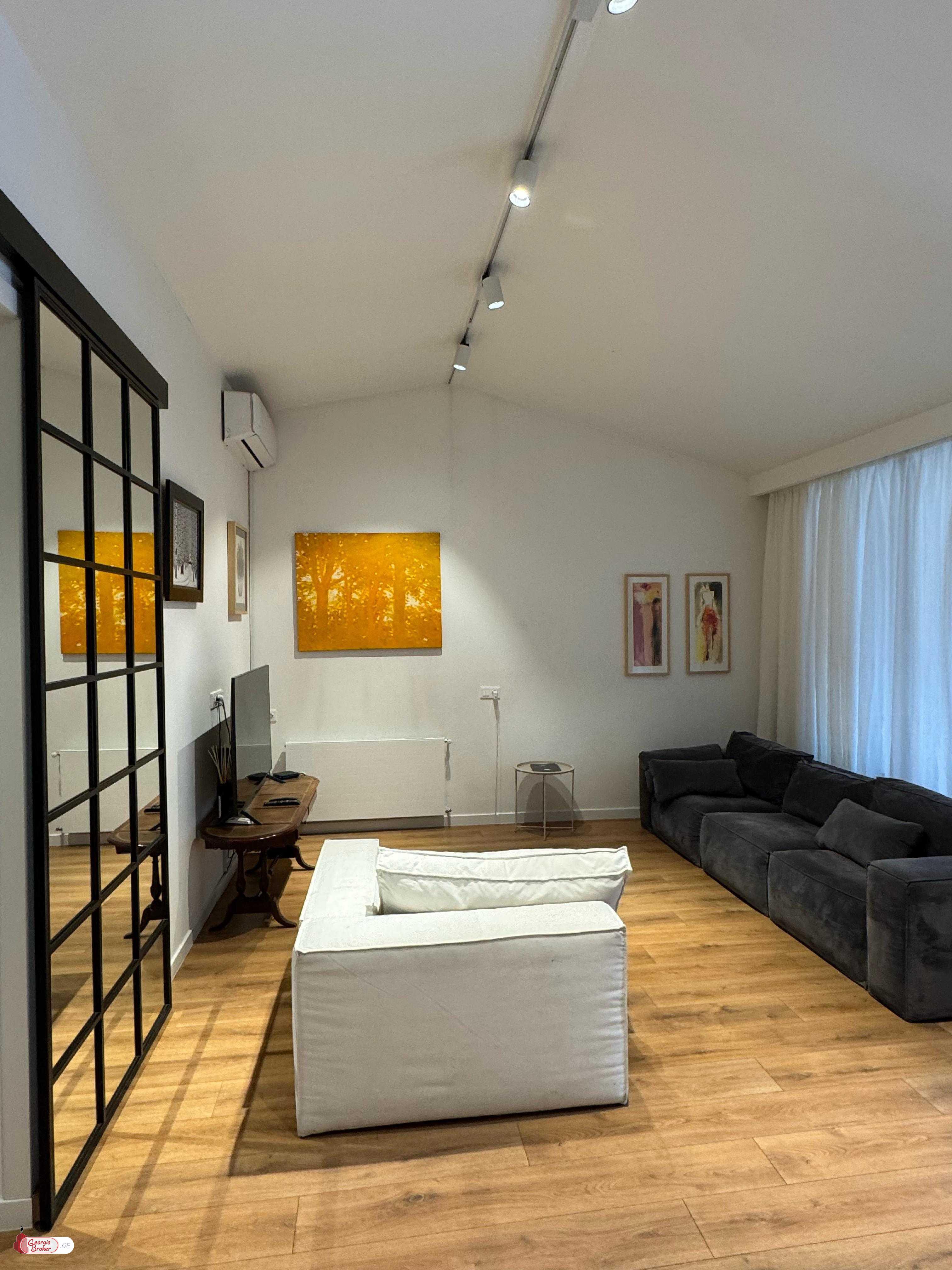 იყიდება ახალი გარემონტებული 4 ოთახიანი ბინა სოლოლაკში