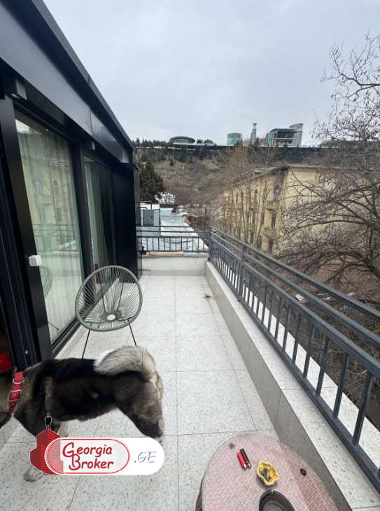 იყიდება ახალი გარემონტებული 4 ოთახიანი ბინა სოლოლაკში