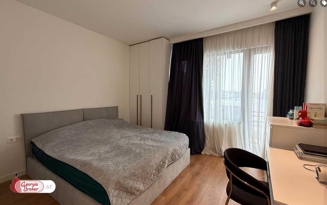 იყიდება ახალი გარემონტებული 4 ოთახიანი ბინა სოლოლაკში