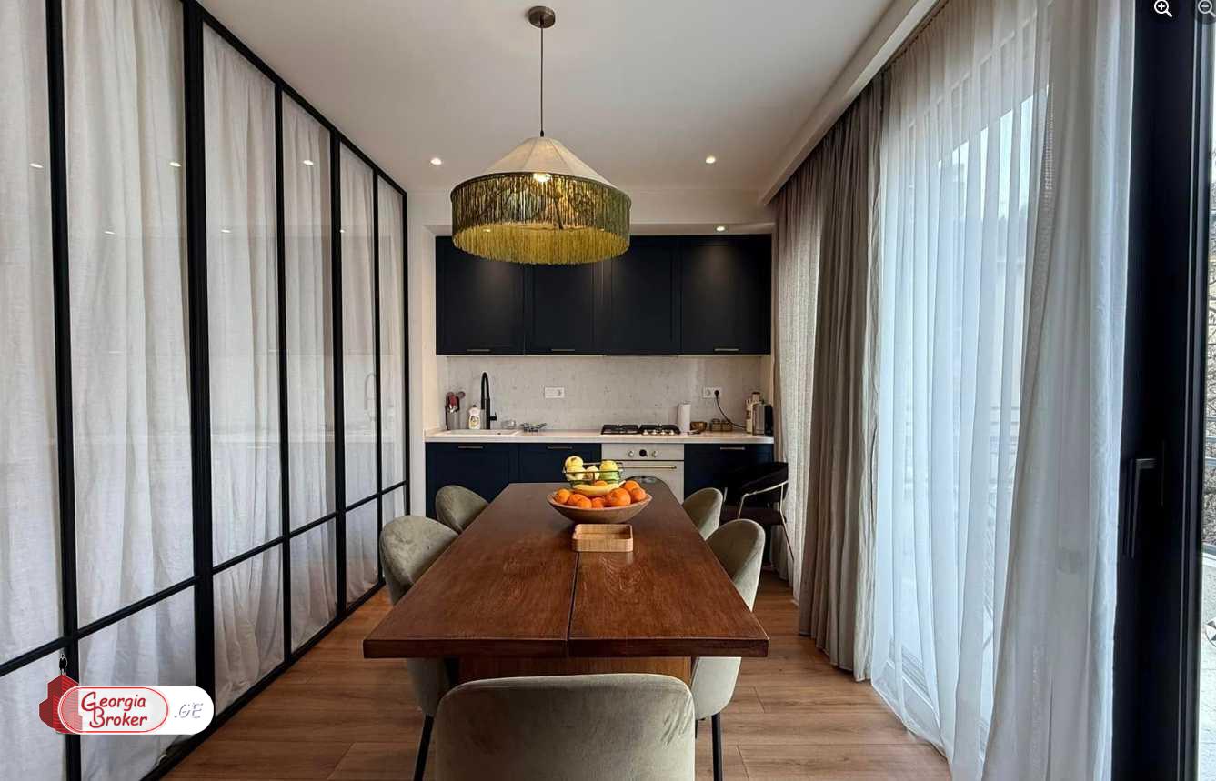 იყიდება ახალი გარემონტებული 4 ოთახიანი ბინა სოლოლაკში