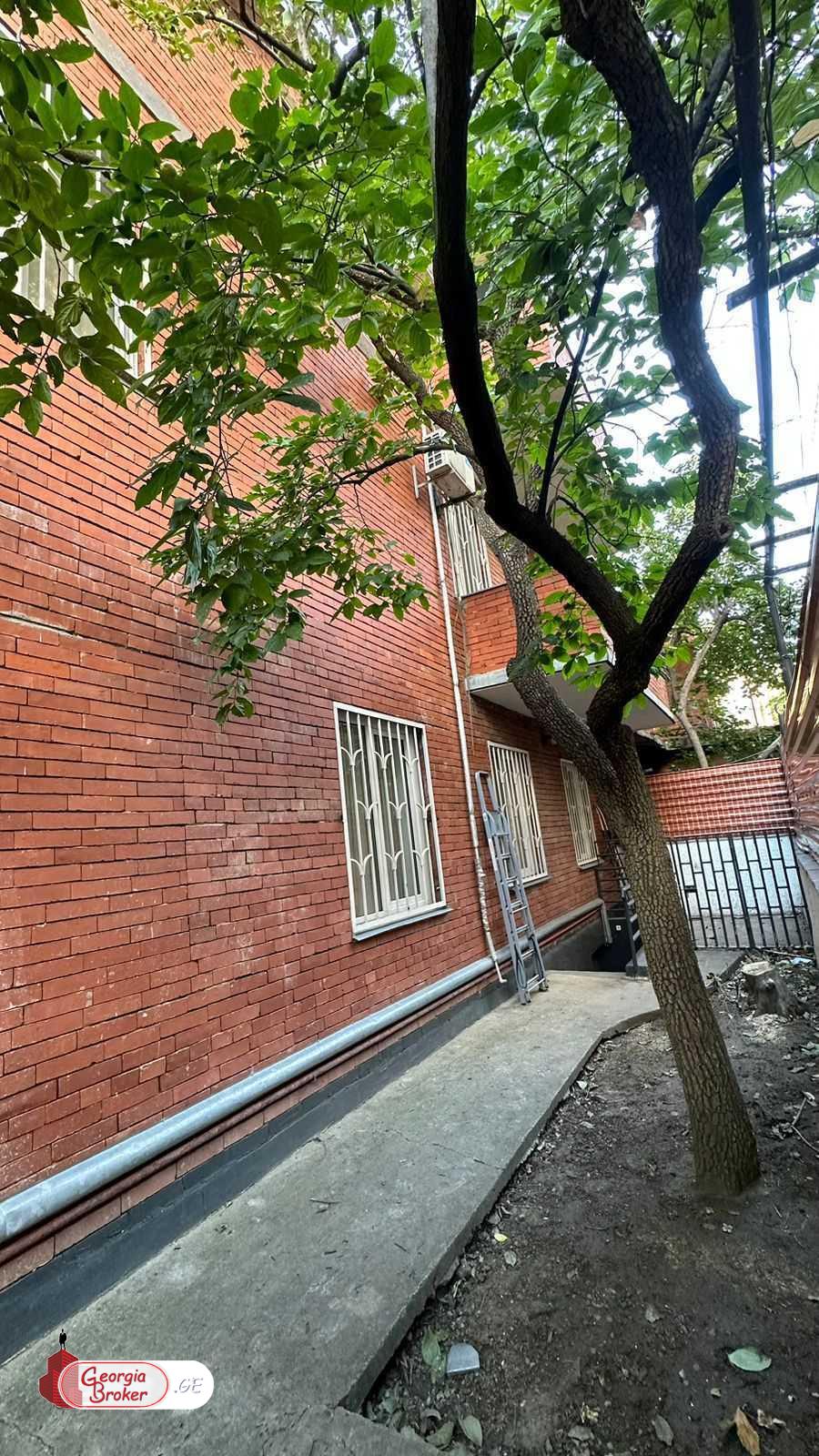 nearly repaired 8-room house for rent