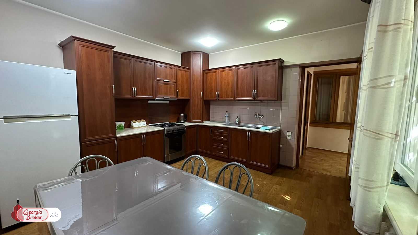 nearly repaired 8-room house for rent