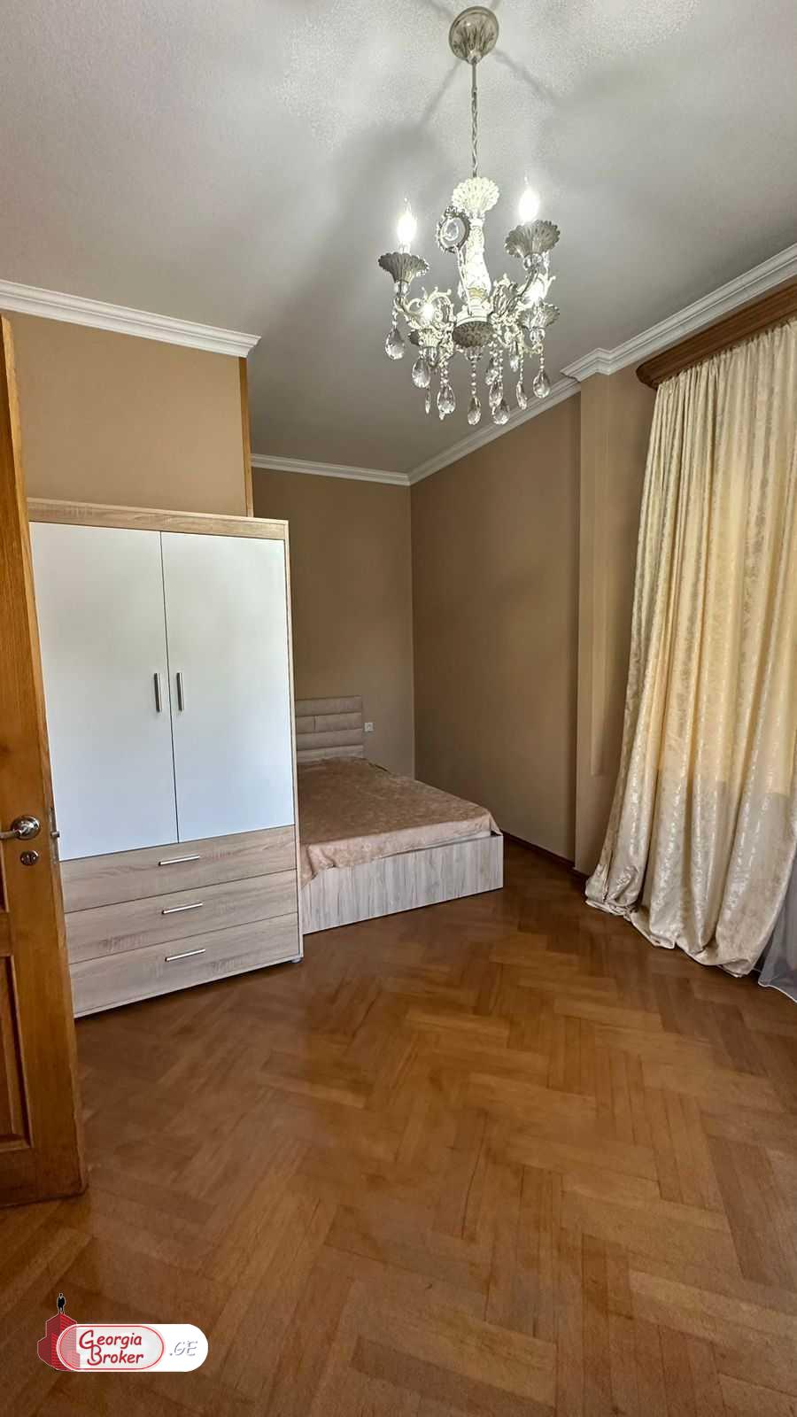 nearly repaired 8-room house for rent