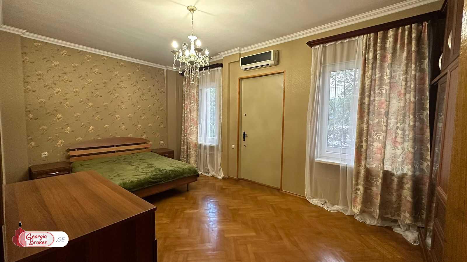 nearly repaired 8-room house for rent