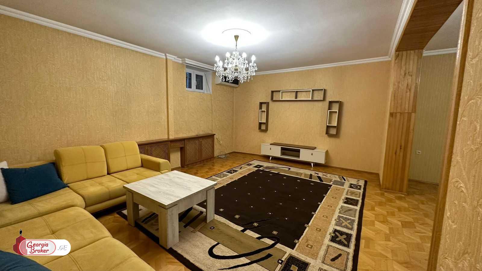 nearly repaired 8-room house for rent