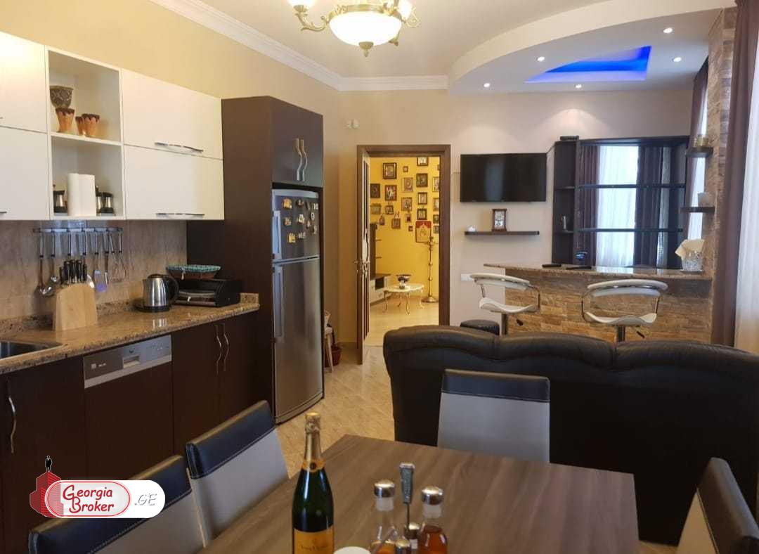 ქირავდება ახალი გარემონტებული 8 ოთახიანი სახლი წყნეთში