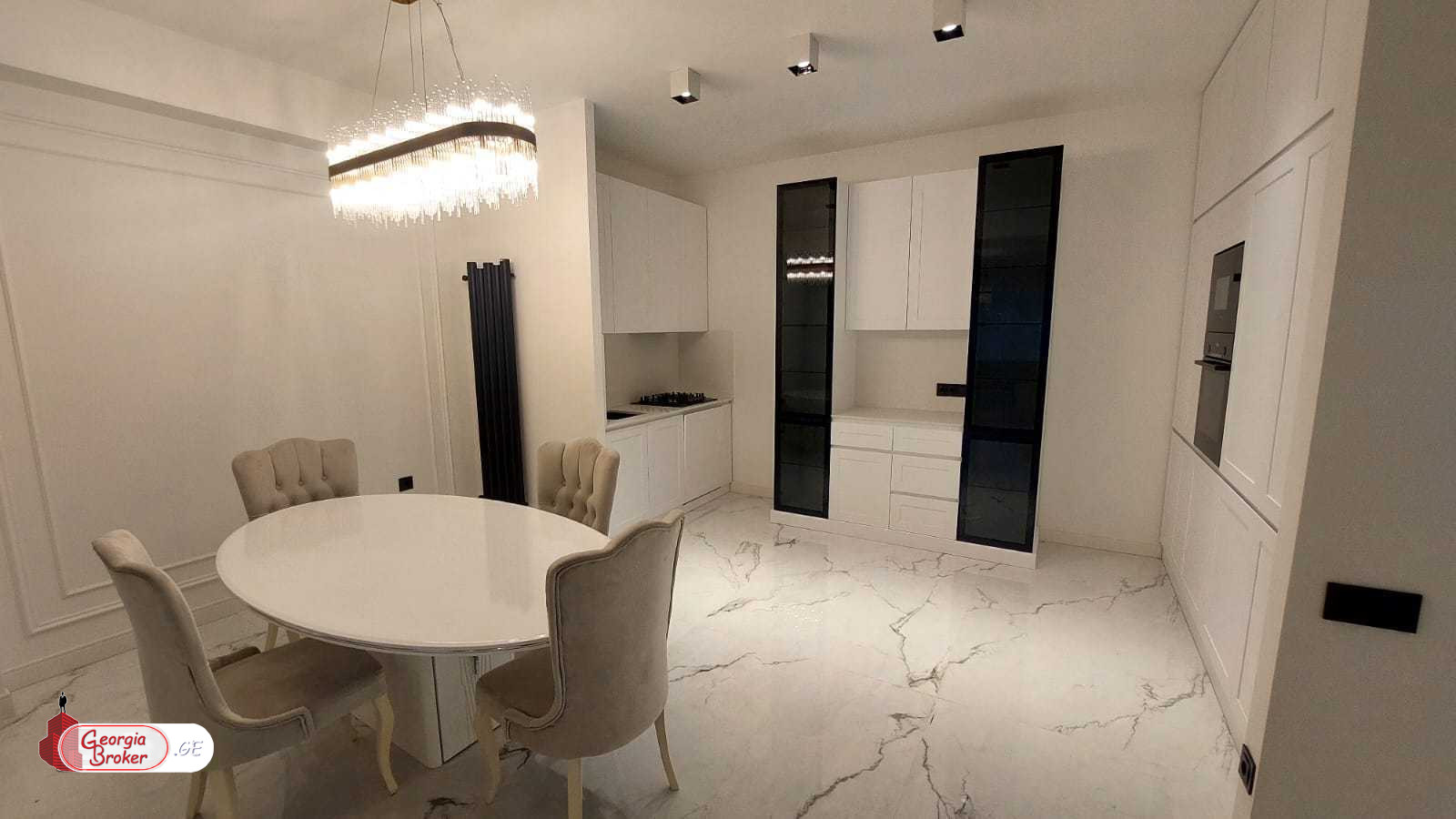 продается квартира с новым ремонтом 4-комнаты