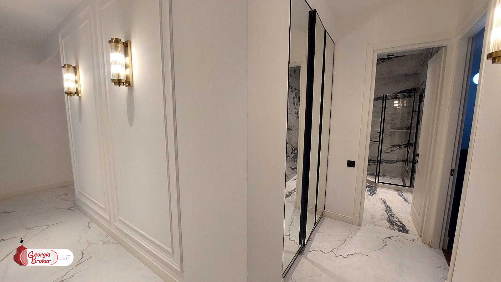 продается квартира с новым ремонтом 4-комнаты