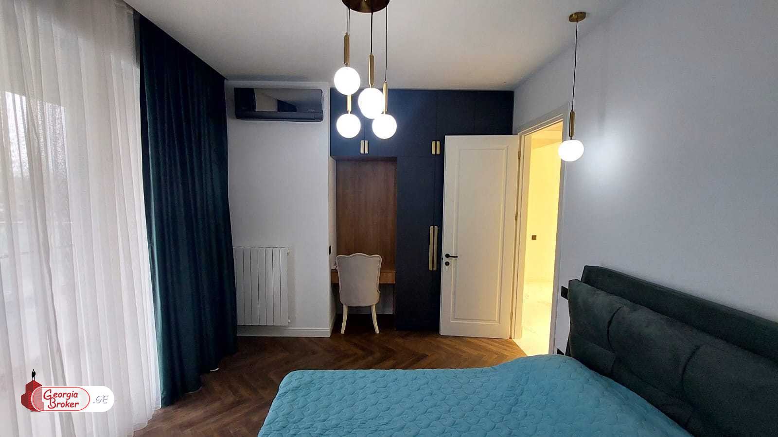 продается квартира с новым ремонтом 4-комнаты