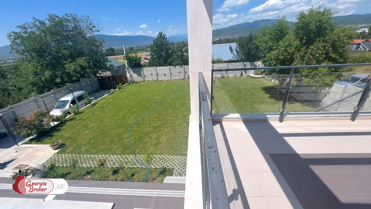 в аренду дом с новым ремонтом 8-комнат