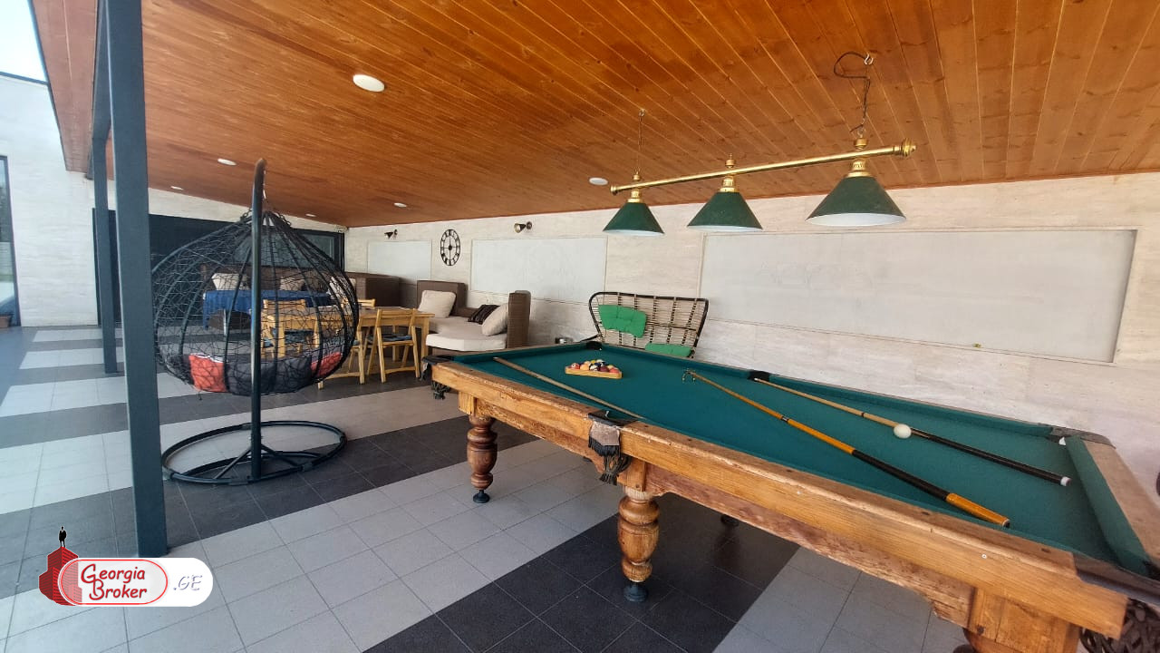 в аренду дом с новым ремонтом 8-комнат