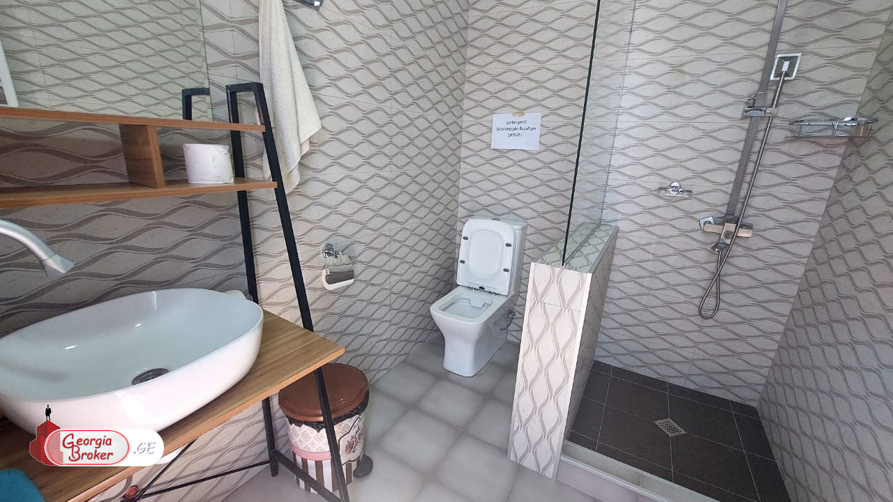 в аренду дом с новым ремонтом 8-комнат