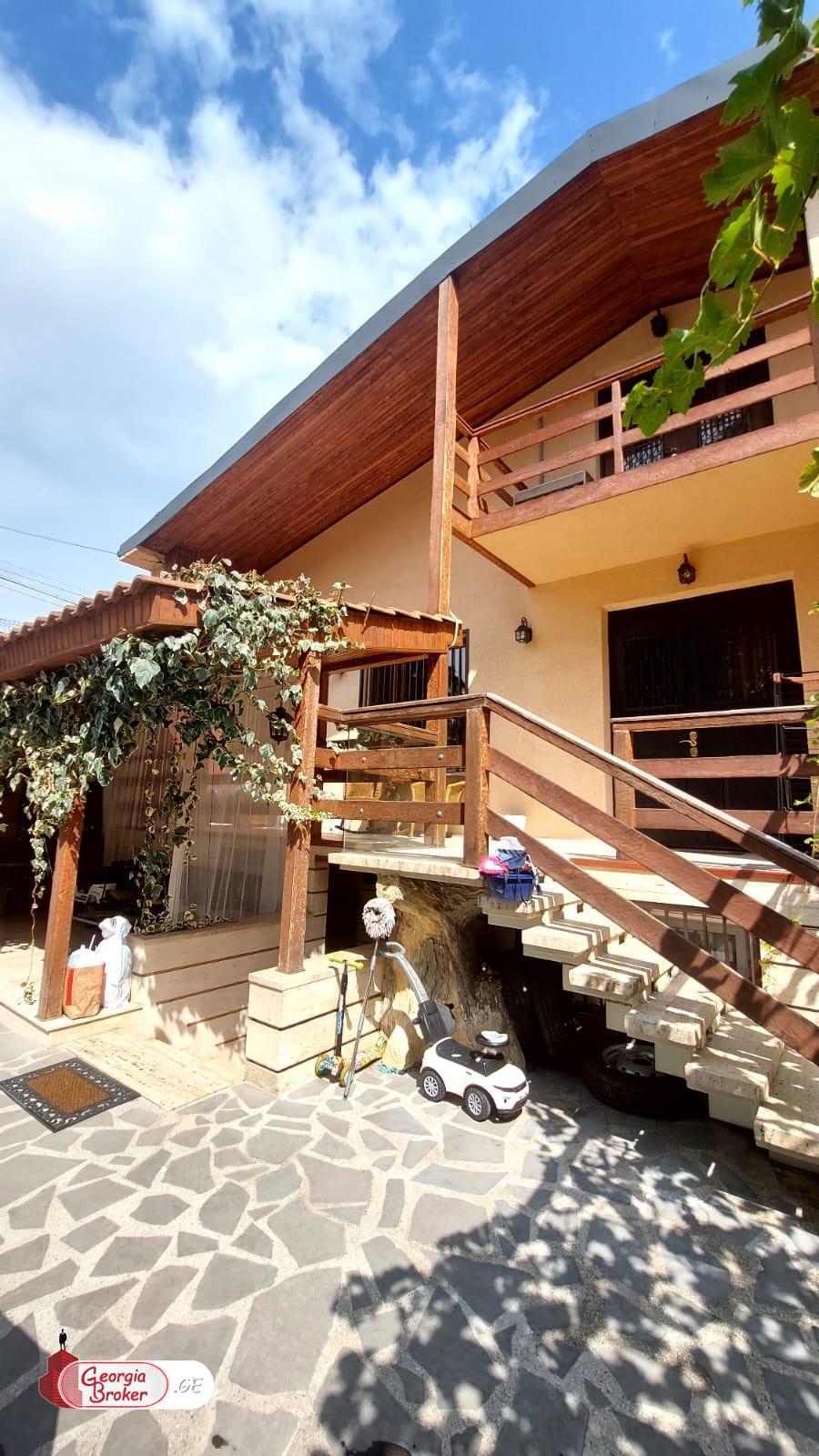 ქირავდება ახალი გარემონტებული 10 ოთახიანი სახლი ლოტკინზე