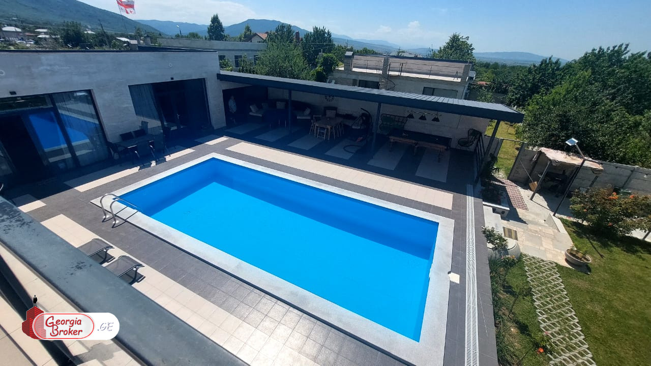 в аренду дом с новым ремонтом 8-комнат