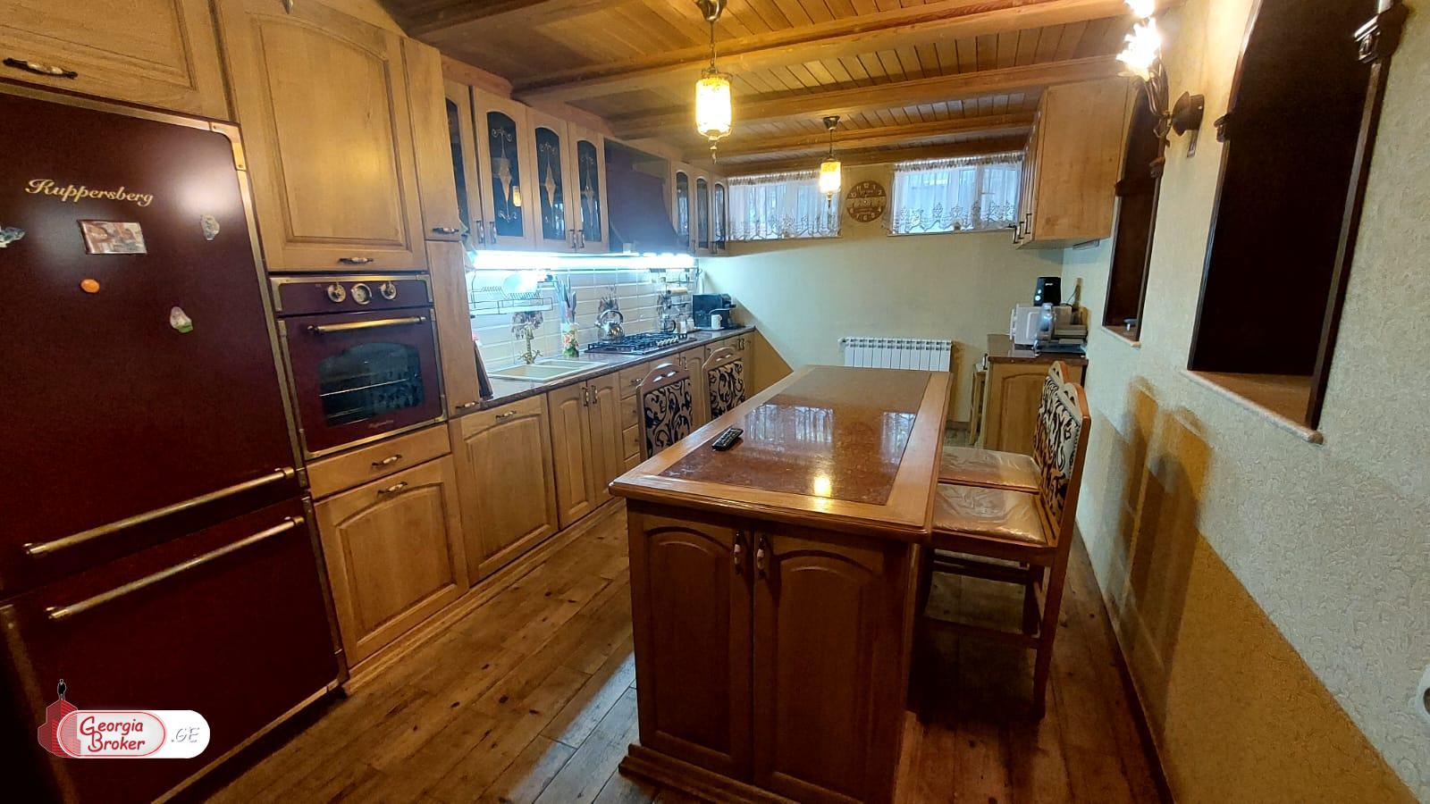 ქირავდება ახალი გარემონტებული 10 ოთახიანი სახლი ლოტკინზე